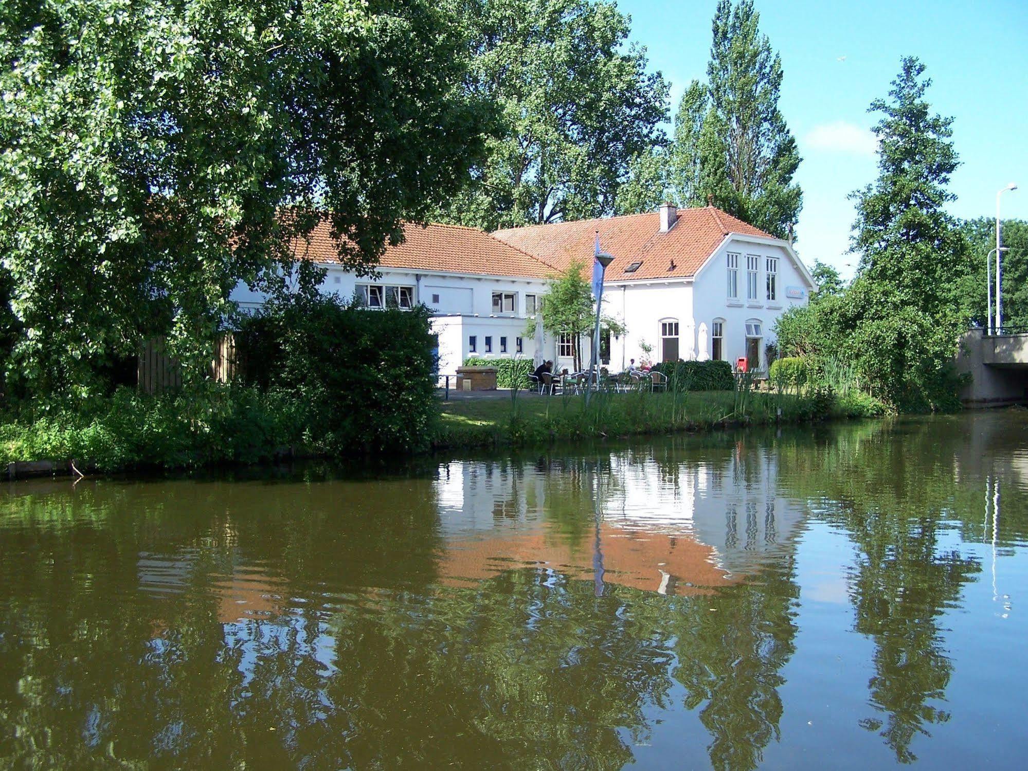 Stayokay Hostel Haarlem Bagian luar foto